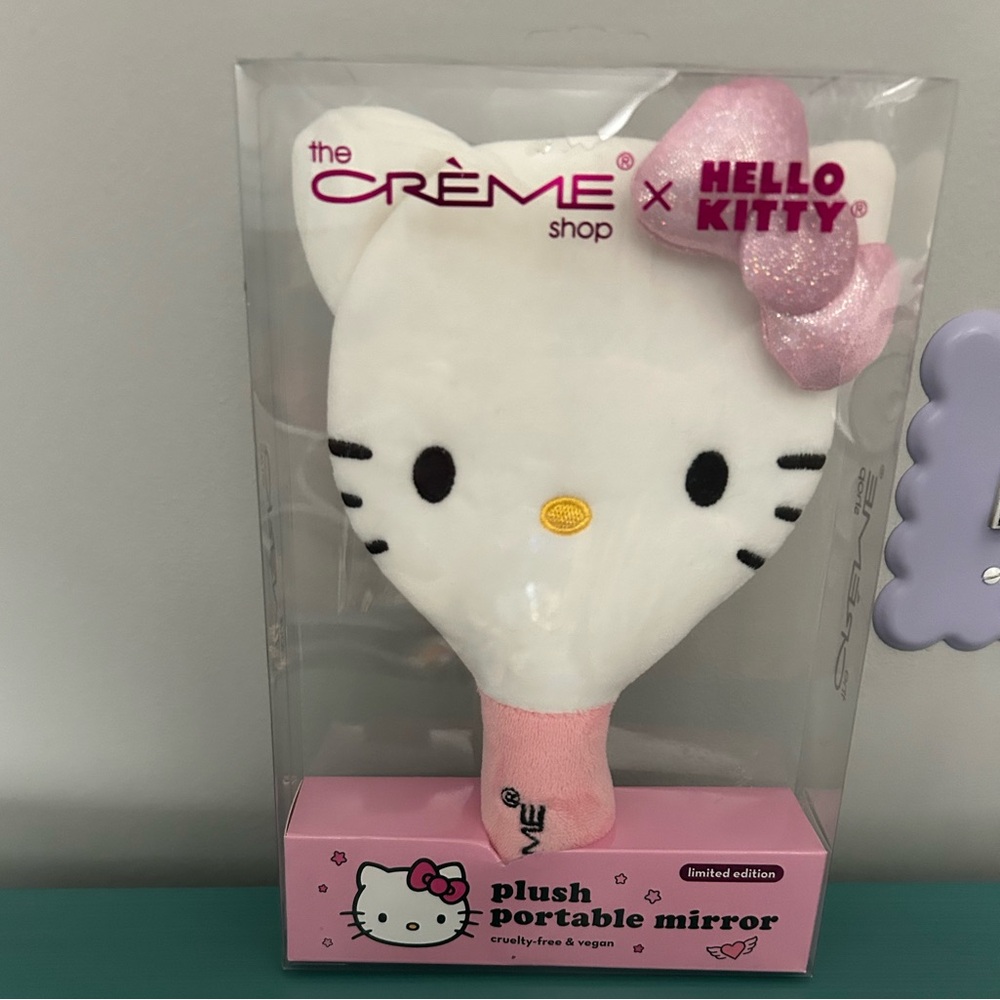 NEW in box the Crème Shop X Hello Kitty Limited Edition Handheld Fluffy Mirror